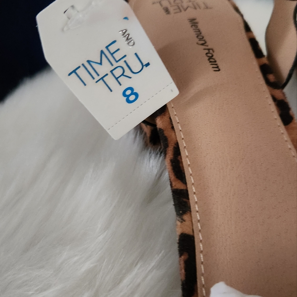 NWT !! CHEETAH SANDALS - Picture 4 of 7